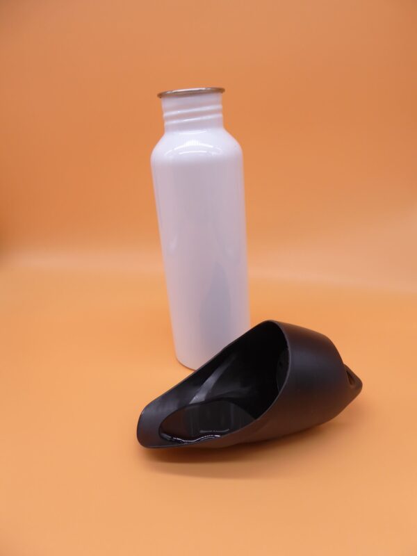 Botella-de-agua-para-mascotas-con-tapa-negra