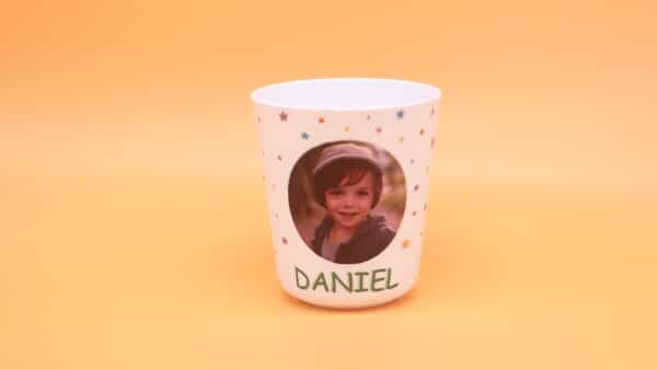 Vaso-infantil-de-plástico-blanco